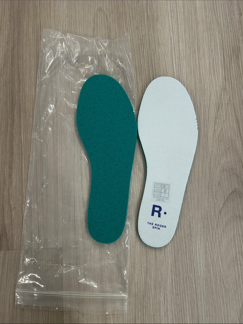 The R. Spin Women's Sneaker Insoles – White & Teal